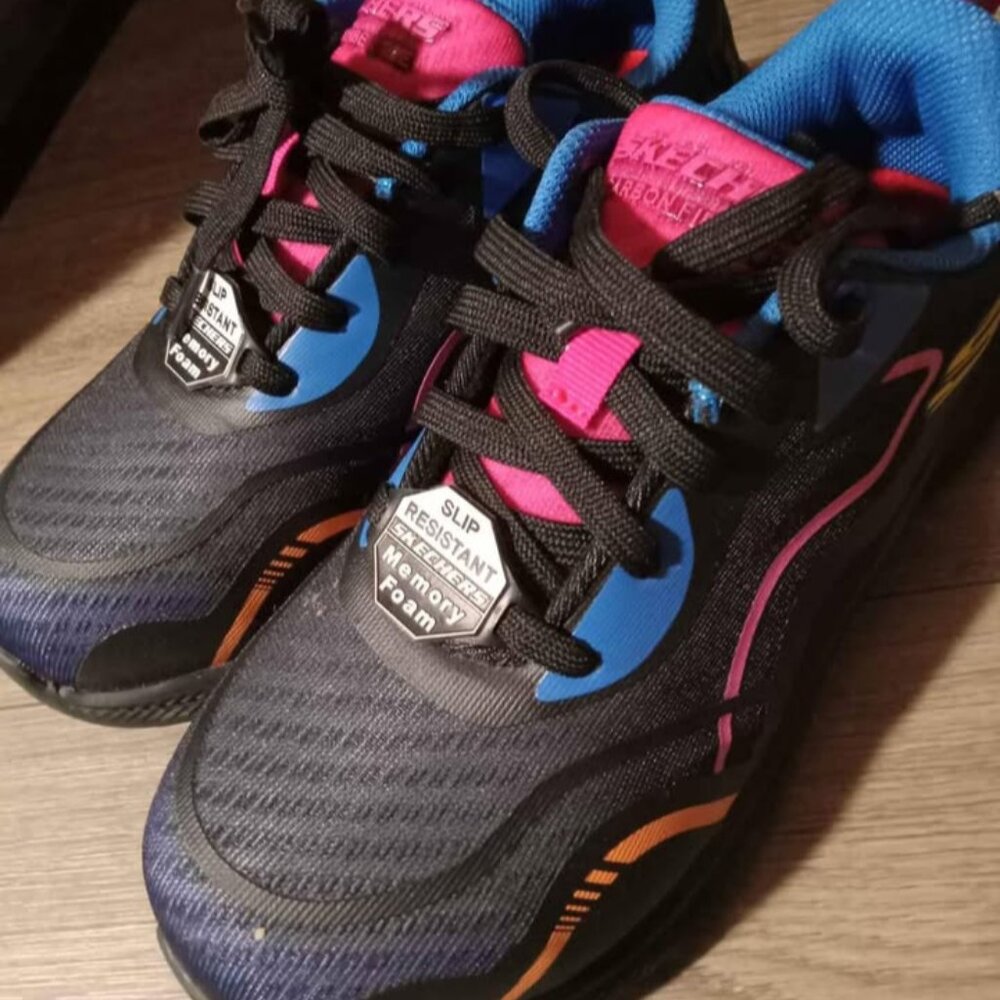 Ladies Skechers Size 5.5 Non-Slip Memory Foam Steel Toe